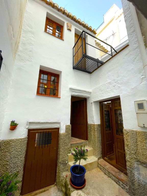 Property photo 1 of 18