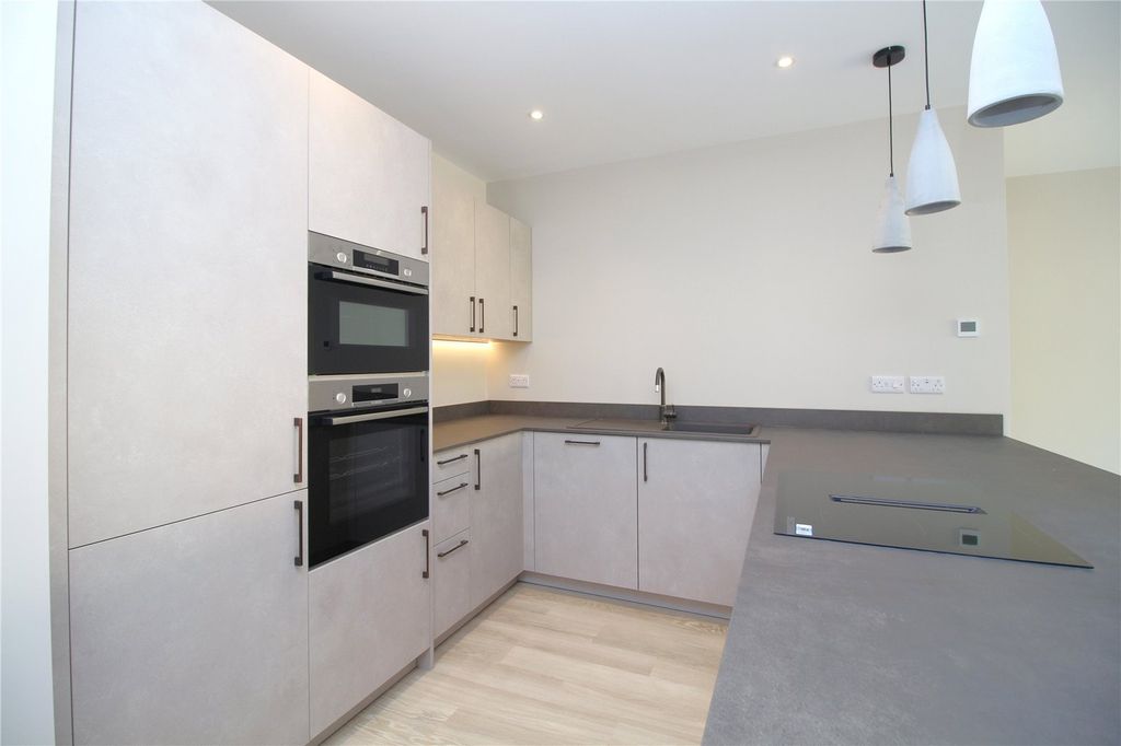 Property photo 2 of 12 Picture No. 23