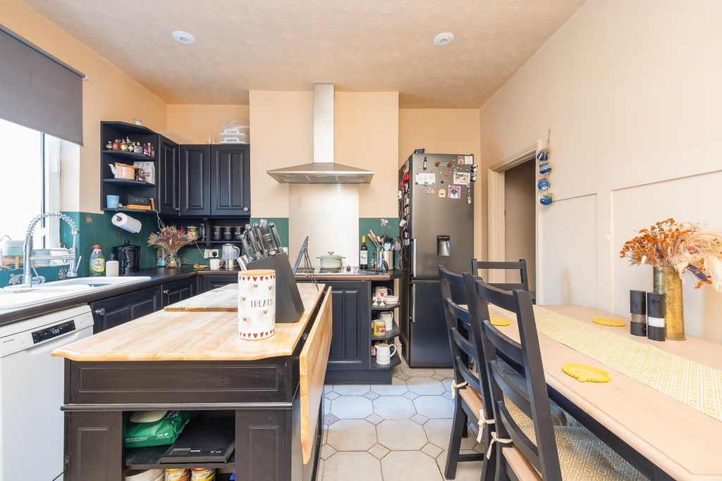 Property photo 3 of 22 Char7998.Jpg