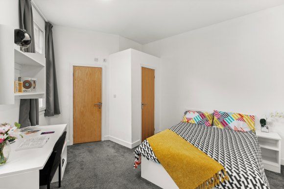 Property photo 2 of 7 E15 Room View