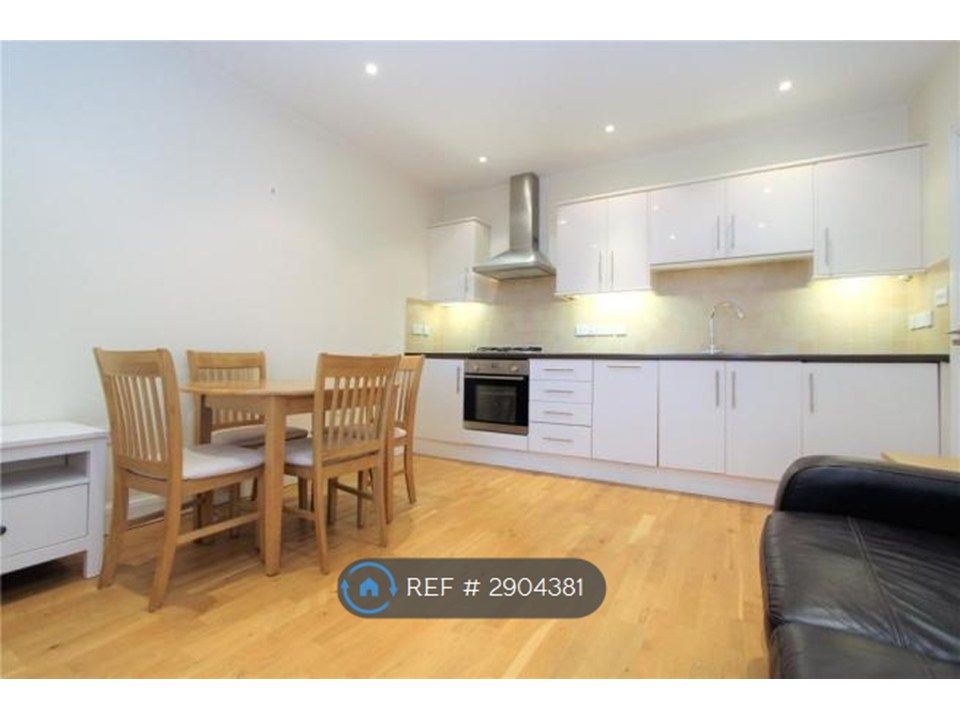 Property photo 1 of 8 Kitchen - Lounge 1