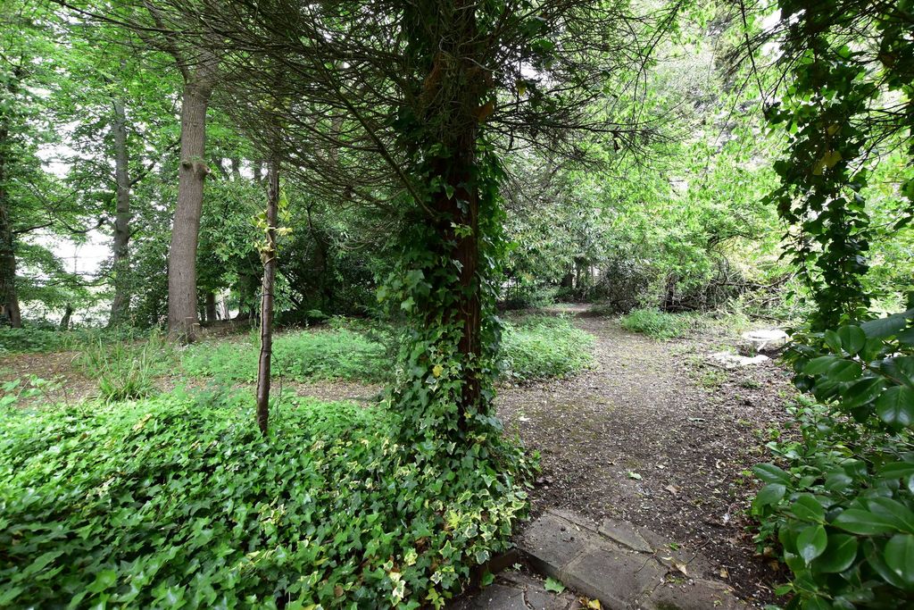Property photo 3 of 4