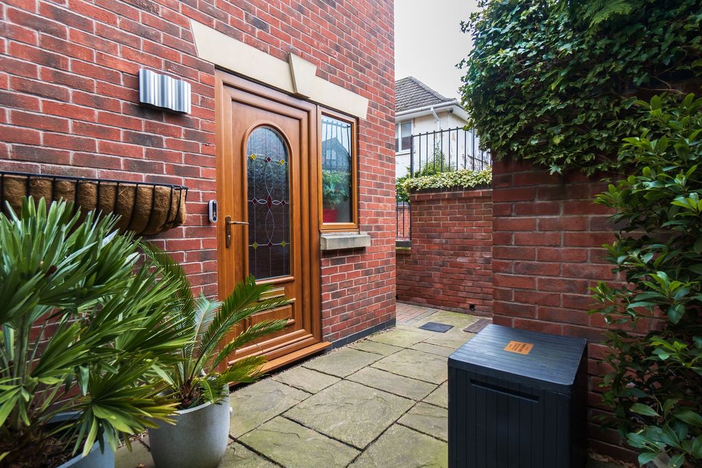 Property photo 2 of 24