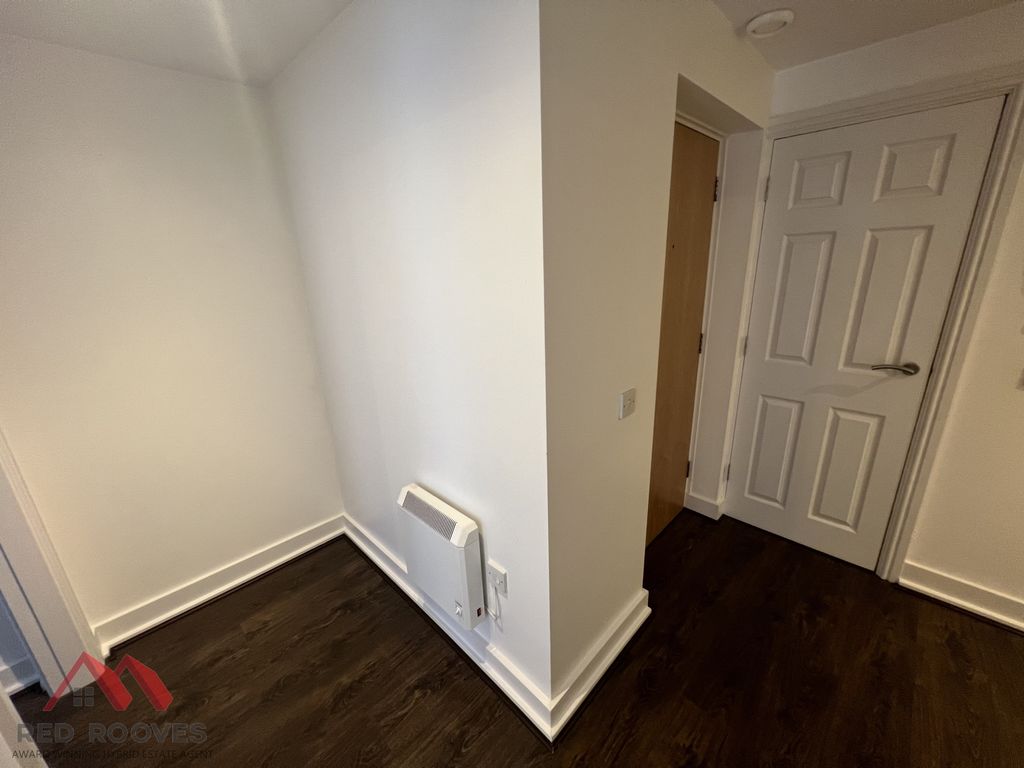 Property photo 2 of 18 Hallway