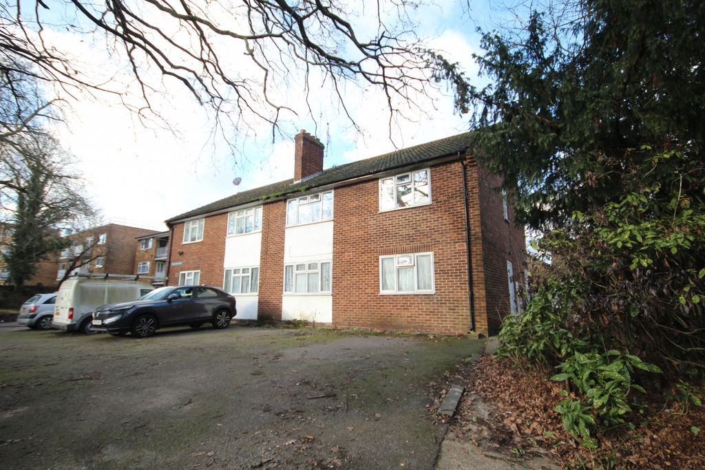 Property photo 1 of 4 Oaklands Court, Harrow Road, Wembley, Middlesex Ha0