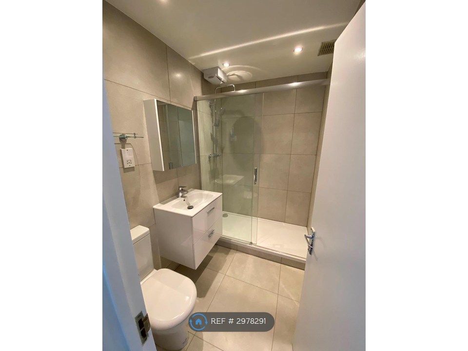 Property photo 3 of 8 Bathroom