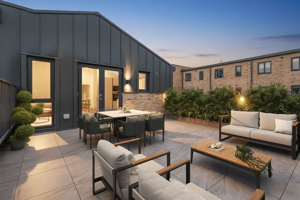 Property photo 1 of 7 Roof Terrace