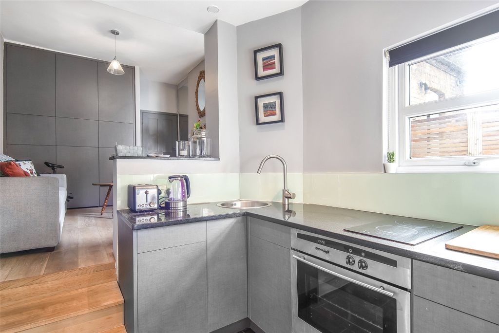 Property photo 3 of 11 Kitchen