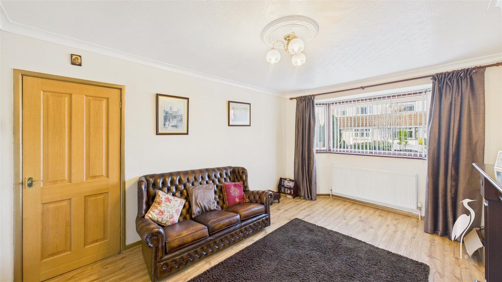 Property photo 2 of 24 Lounge