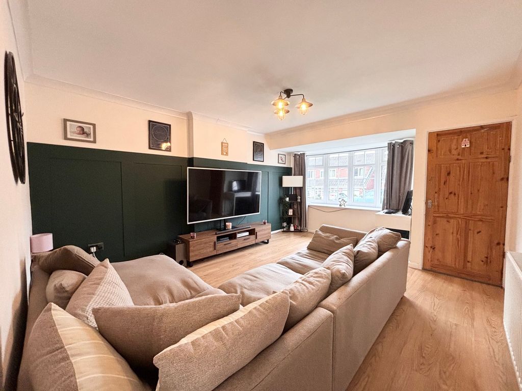 Property photo 2 of 20