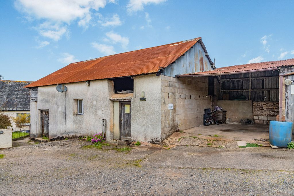 Property photo 2 of 30