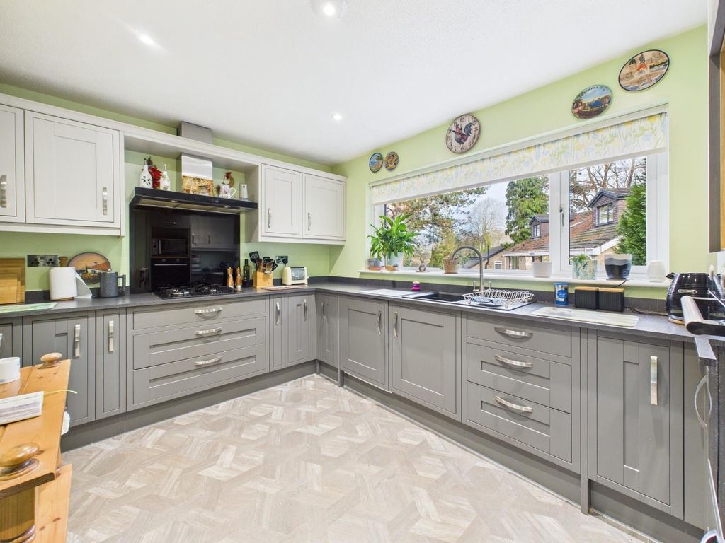 Property photo 3 of 28 Cam04899G0-Pr0243-Still003.Jpg