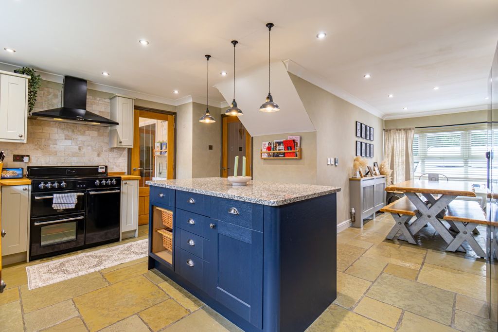 Property photo 2 of 38 4327473