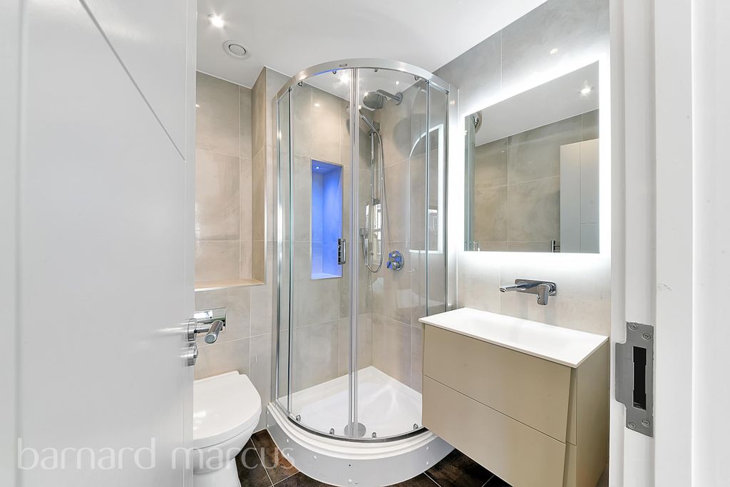 Property photo 3 of 8 Bathroom