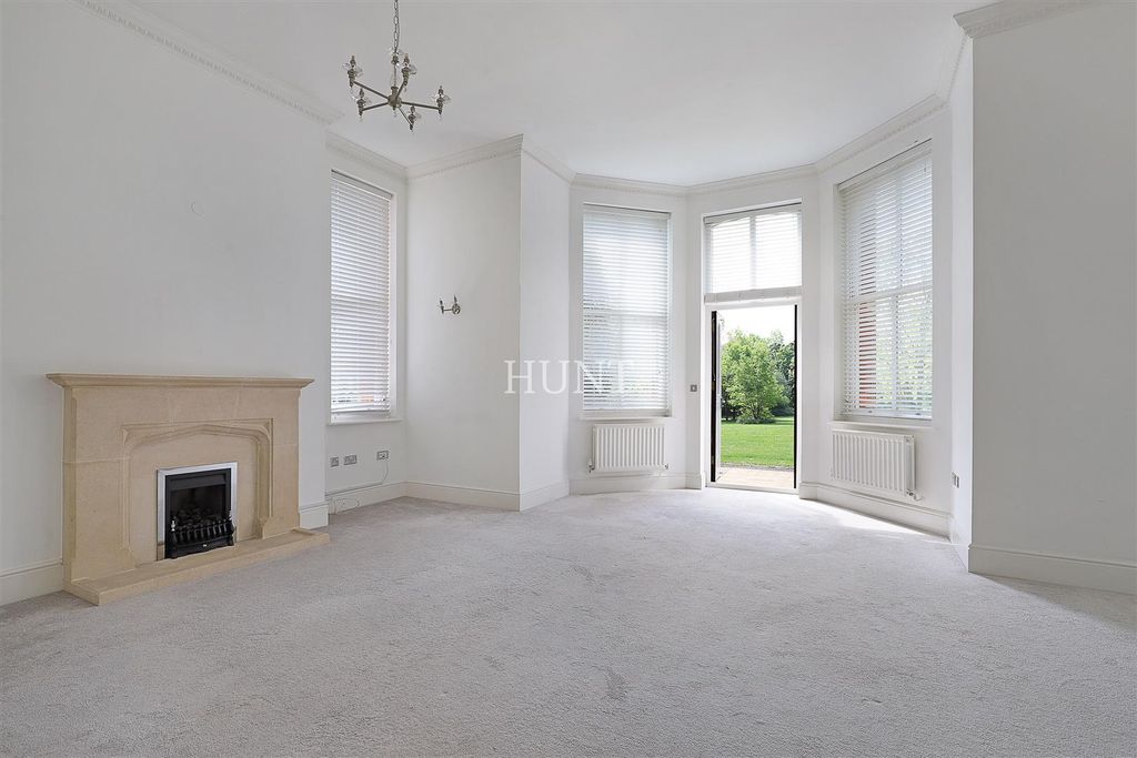 Property photo 2 of 37