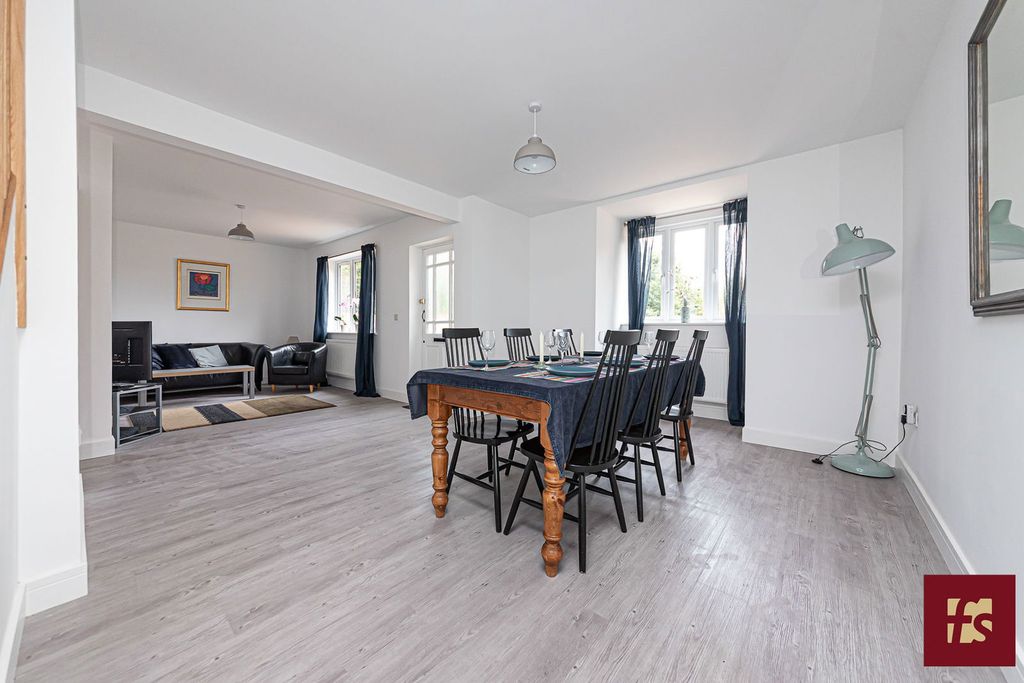 Property photo 2 of 36