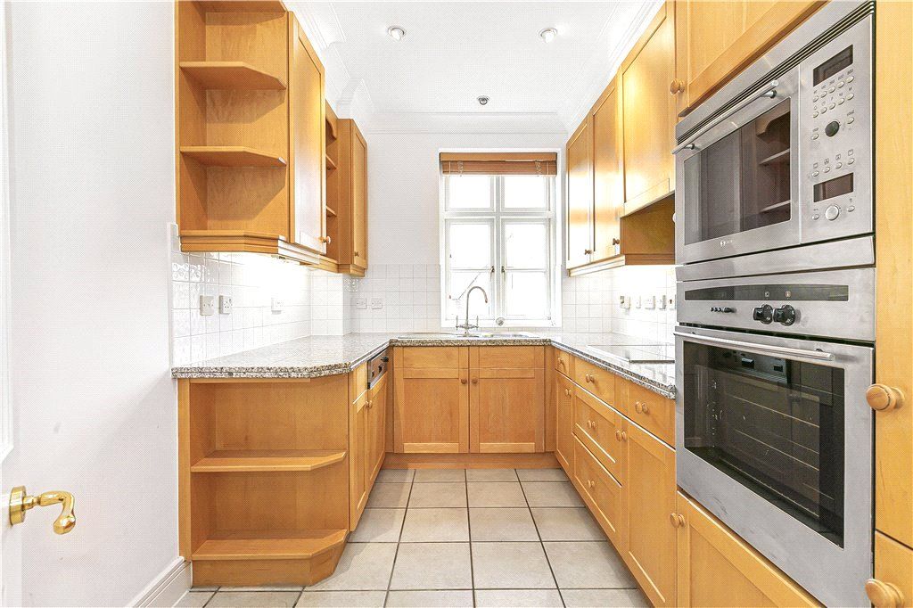 Property photo 3 of 19 Kitchen