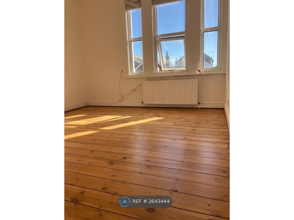 Property photo 1 of 24 Bedroom One (South Facing)