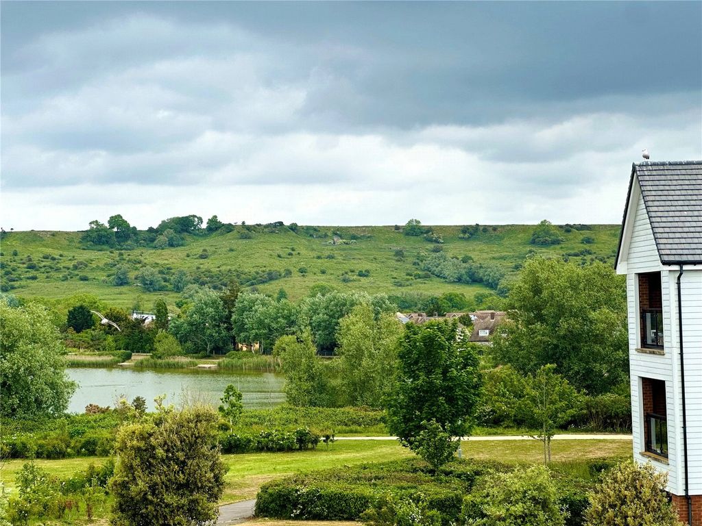 Property photo 3 of 18 Surrounding Area