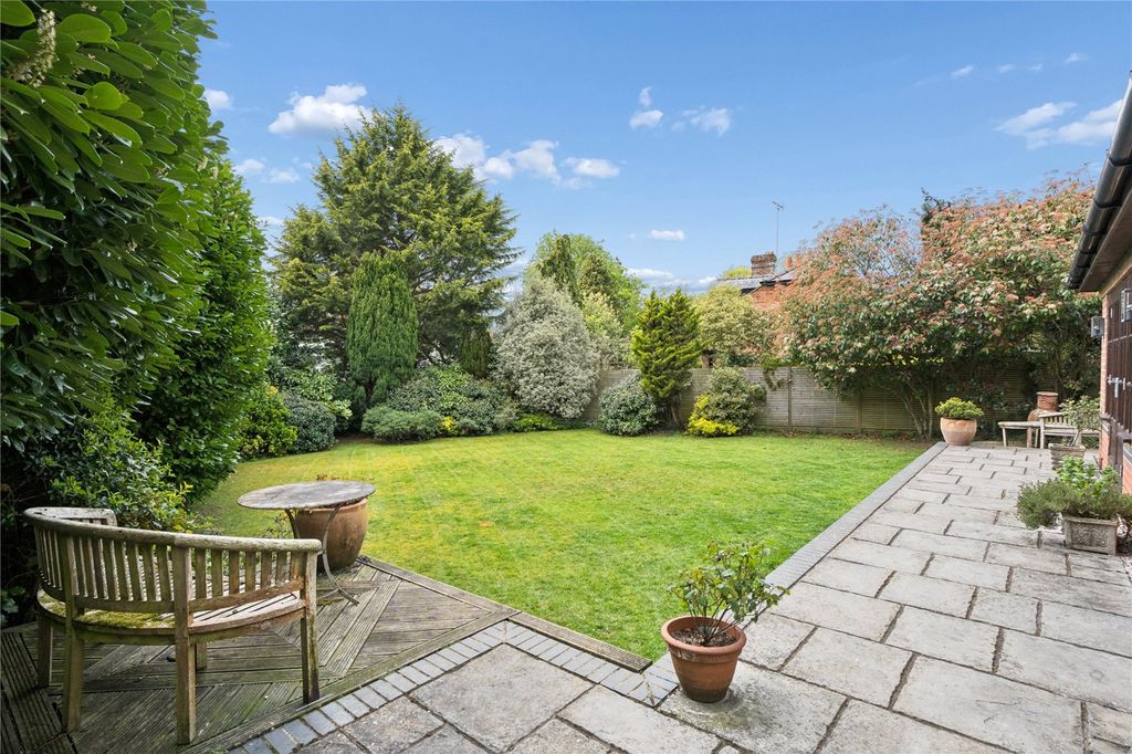 Property photo 2 of 19 Garden