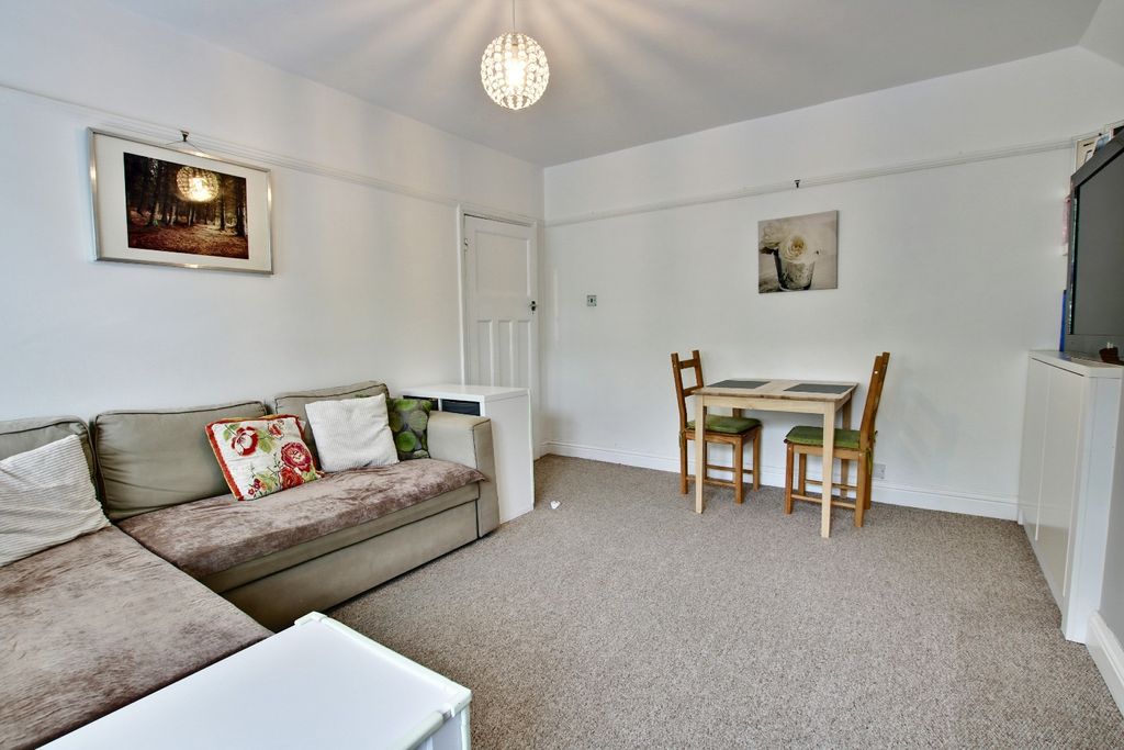 Property photo 2 of 7 750951