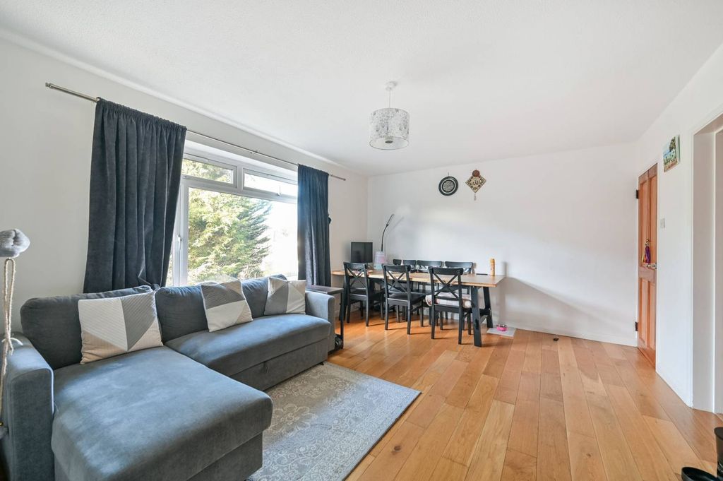 Property photo 3 of 9