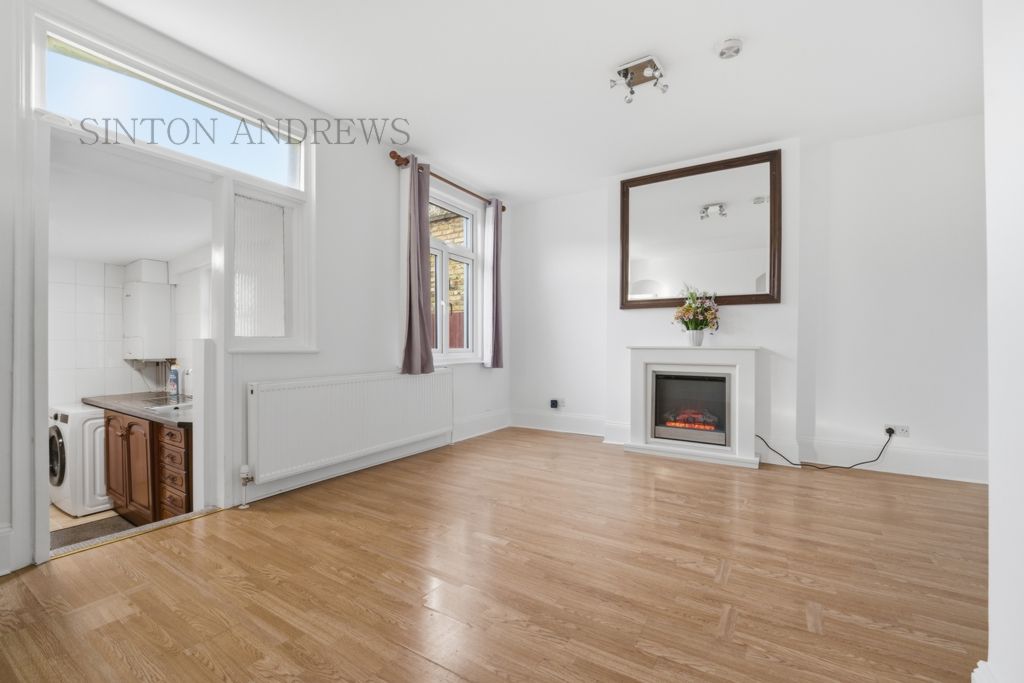 Property photo 1 of 11 Photo 6