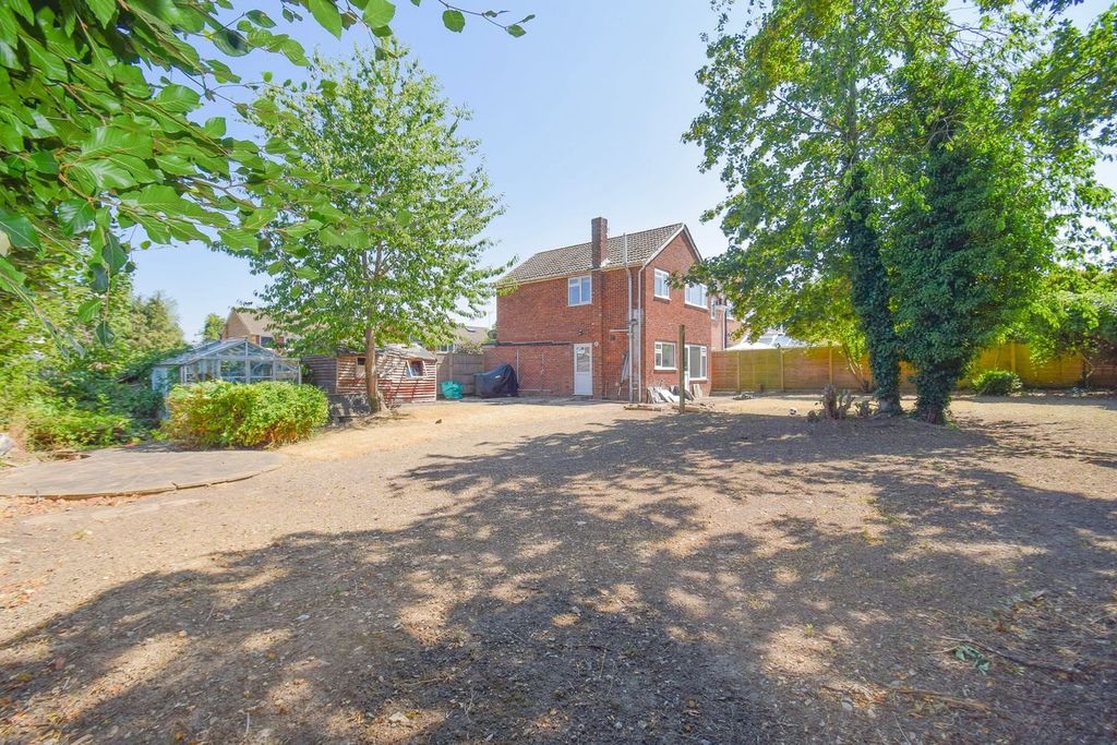 Property photo 2 of 25