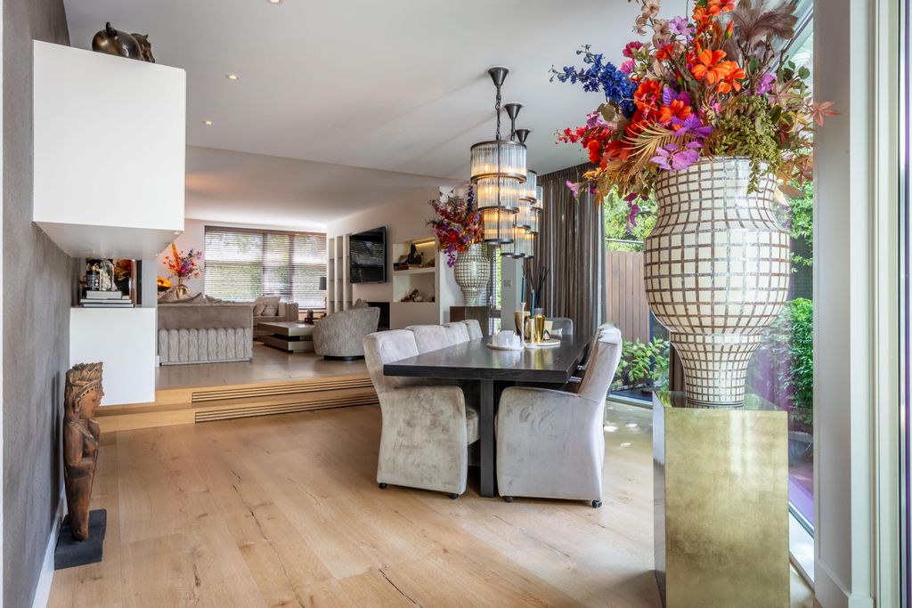 Property photo 3 of 63