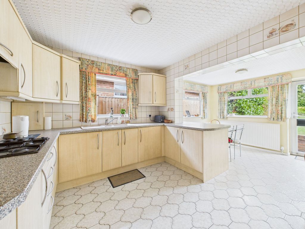 Property photo 3 of 18 Dining Kitchen