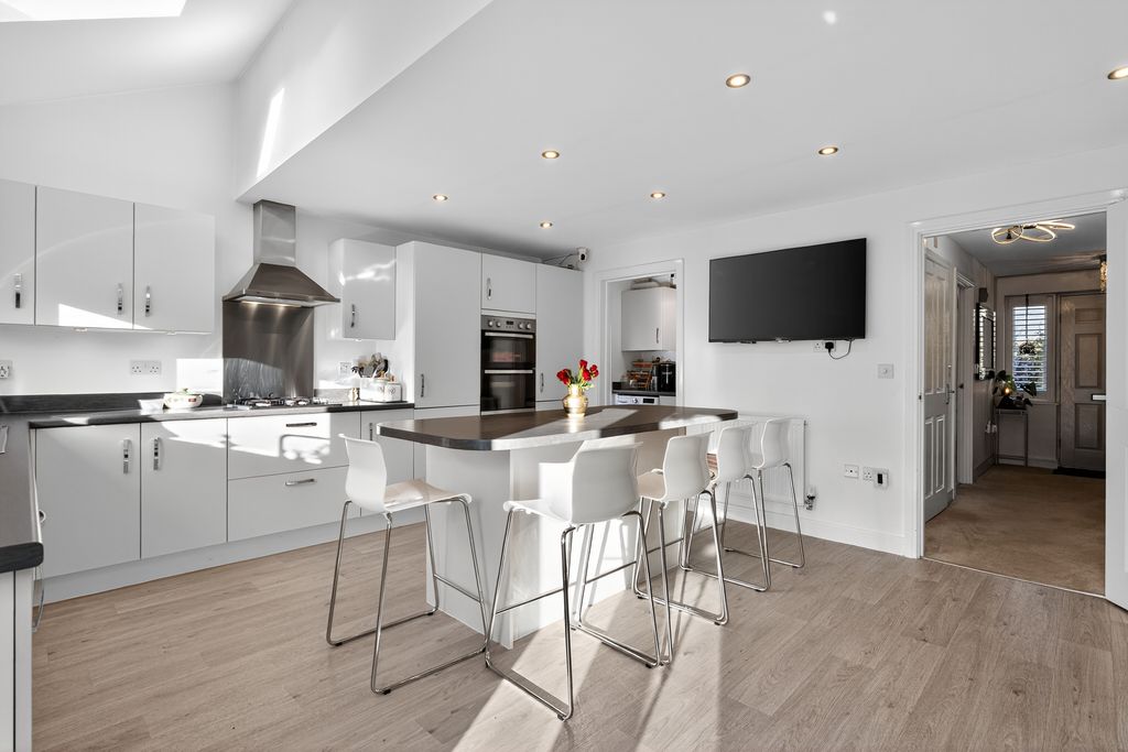 Property photo 3 of 23