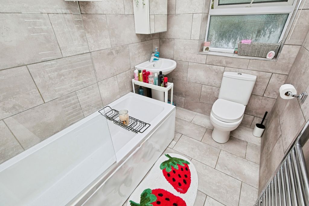 Property photo 2 of 17 Photo