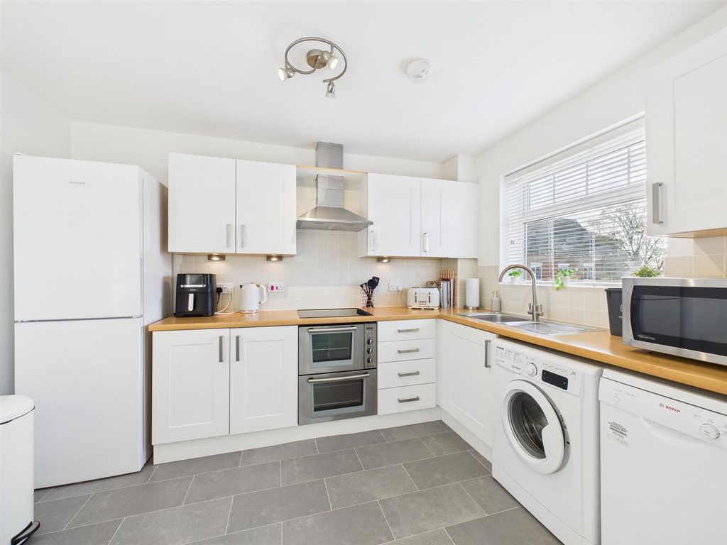 Property photo 2 of 9 Cam02435G0-Pr0086-Still009.Jpg