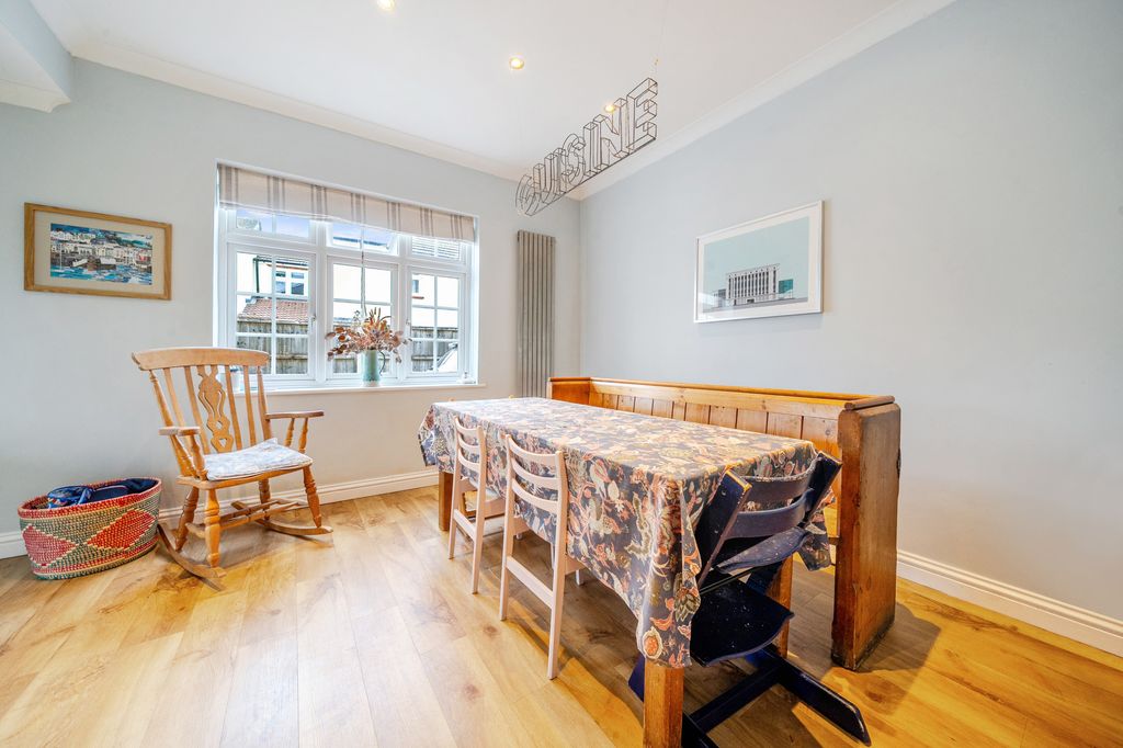Additional image 5 of 5 bed detached house for saleGravel Road, Farnborough GU14