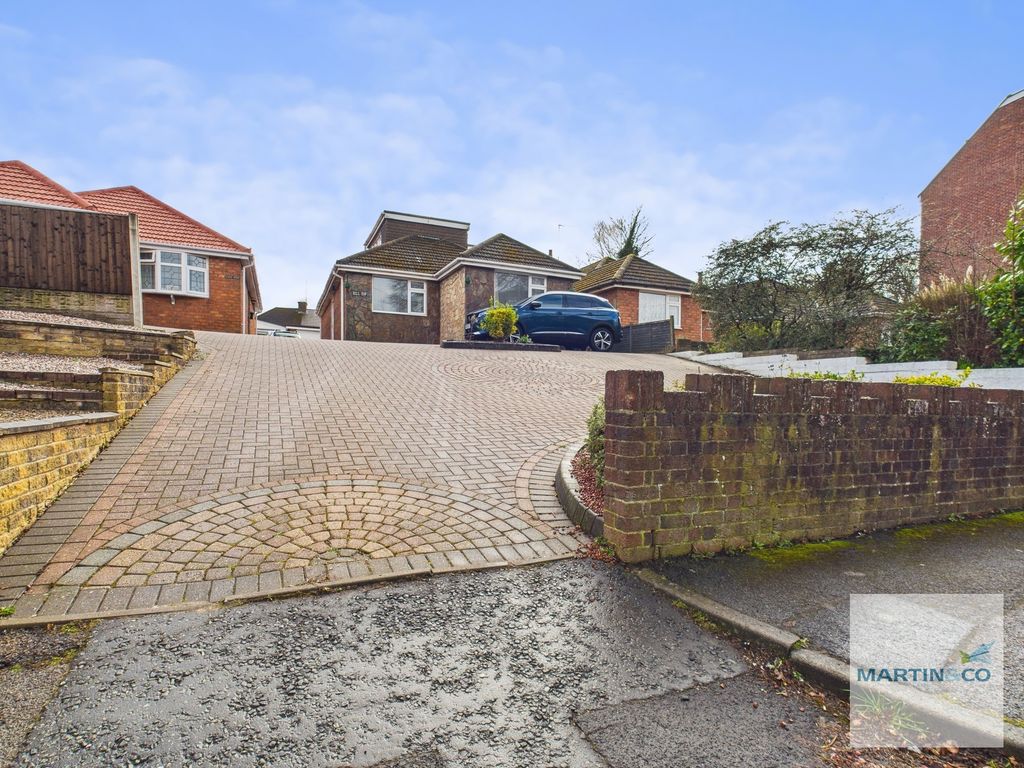 Property photo 2 of 16 Cam03663G0-Pr0124-Still021