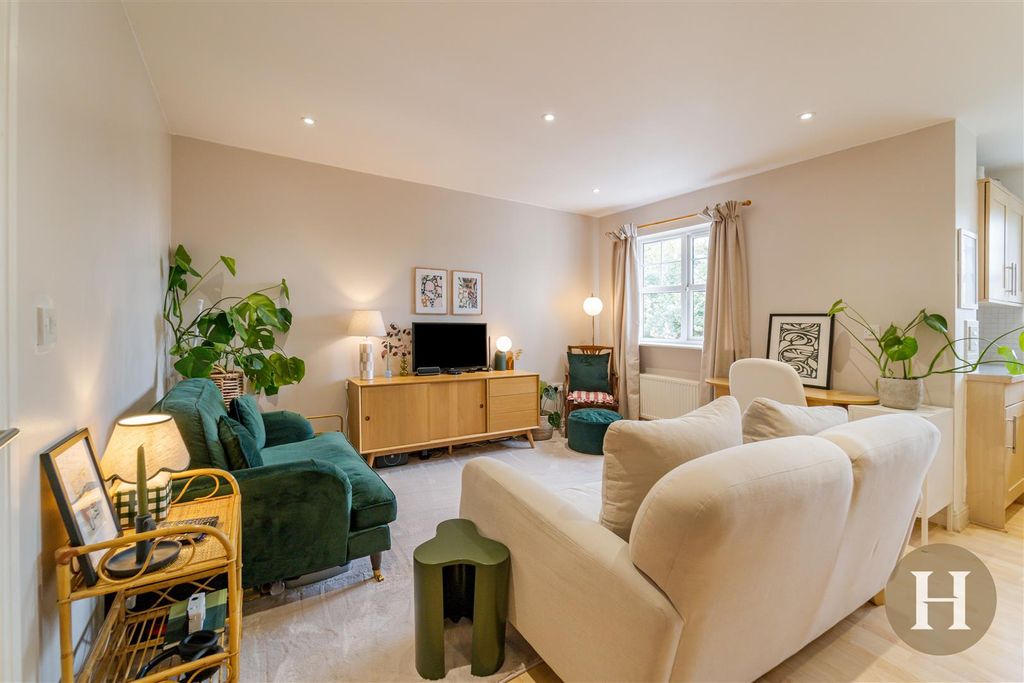 Property photo 2 of 25 Hadleigh Estate Agents-1.Jpg