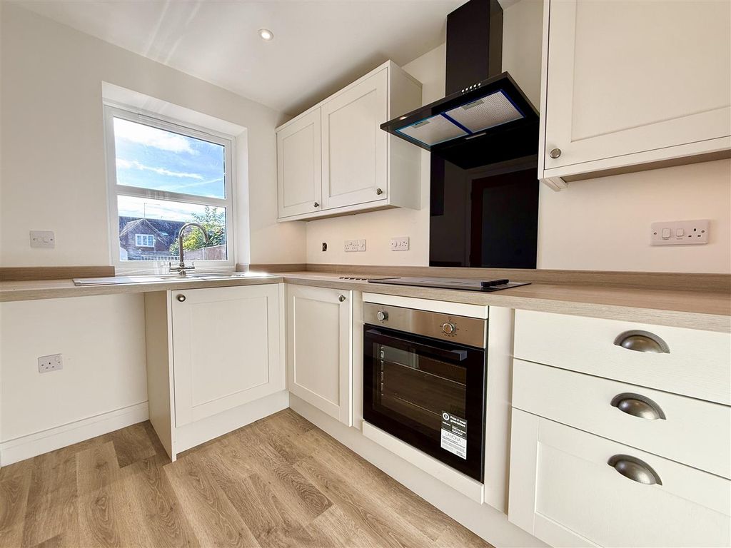 Property photo 3 of 15 Kitchen
