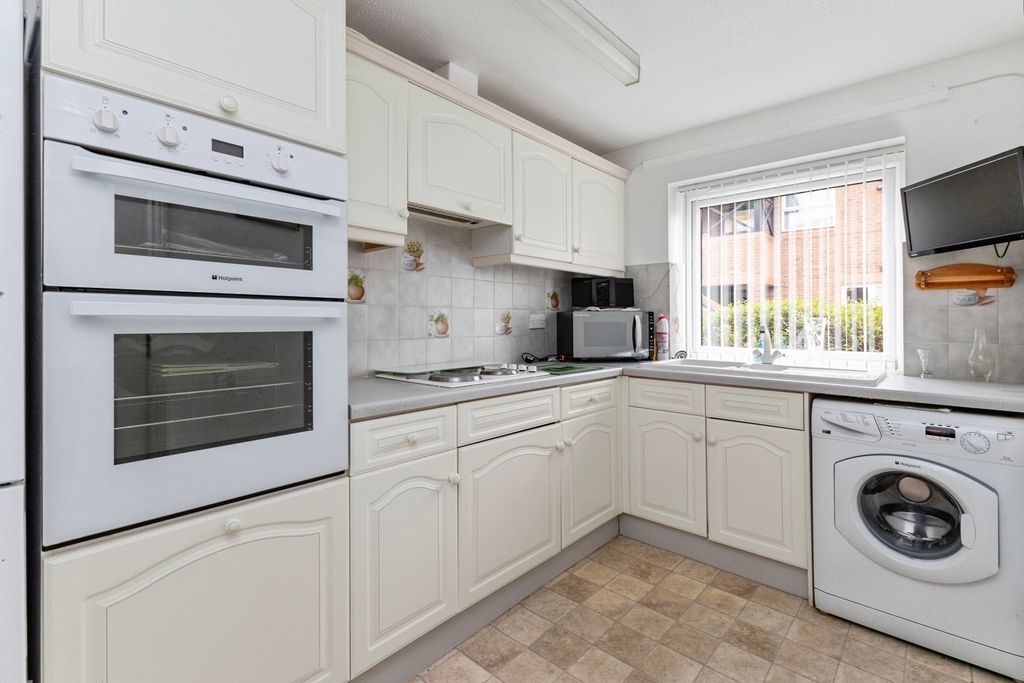 Property photo 3 of 17 Photo