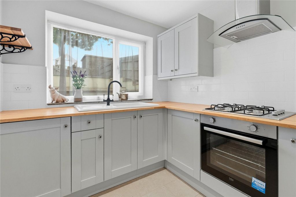 Property photo 2 of 24 Kitchen