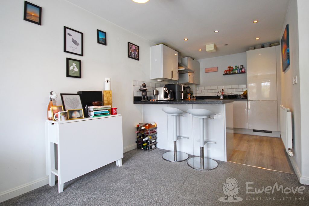 Property photo 3 of 8 Open Plan