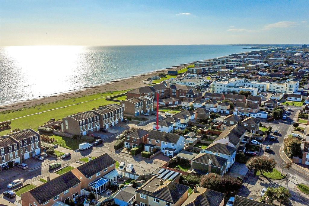 Property photo 2 of 18 Picture No. 33