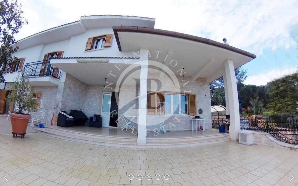 Property photo 2 of 11