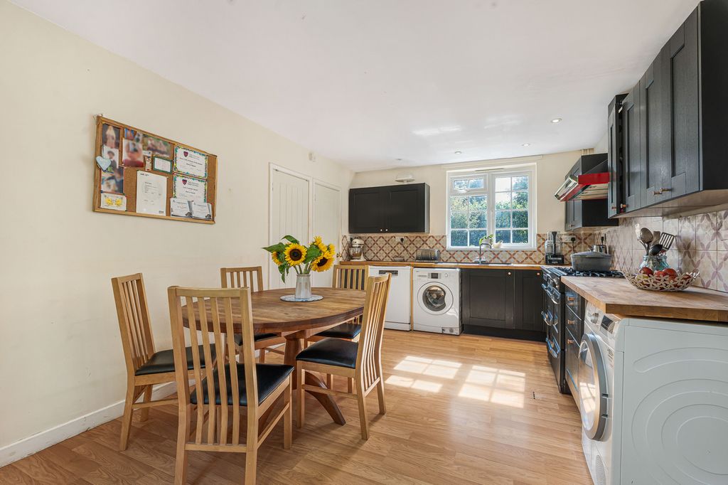 Property photo 2 of 24
