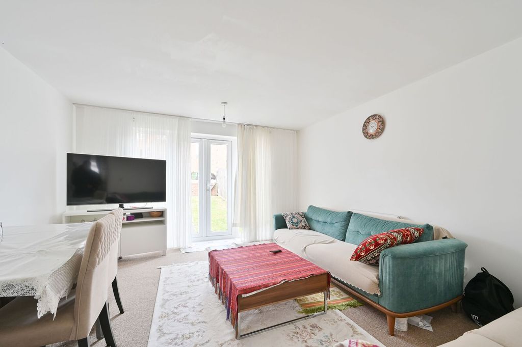 Property photo 3 of 18
