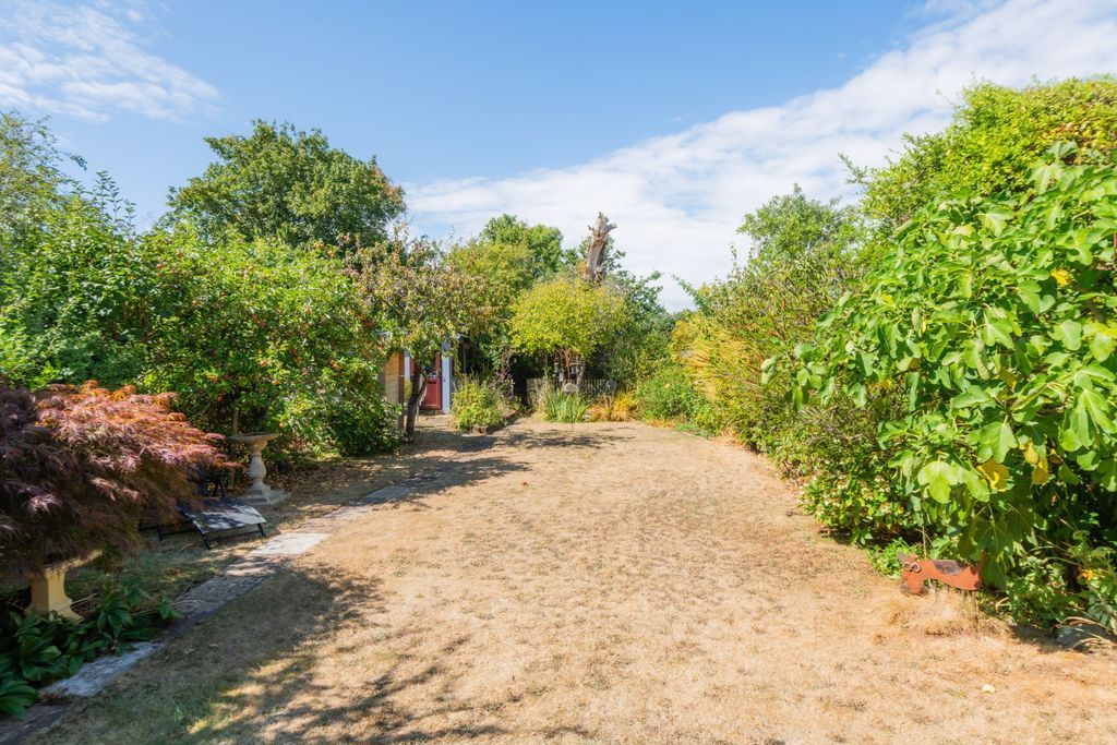 Property photo 2 of 22 Garden