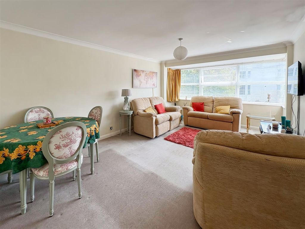 3 bed flat for saleSt. Augustine Road, Littlehampton BN17 photo 5