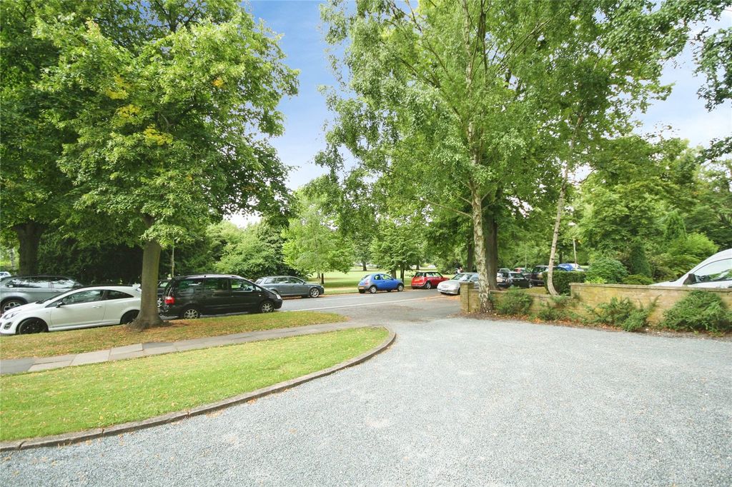 Additional image 11 of 3 bed flat to rentPittville Lawn, Cheltenham, Gloucestershire GL52