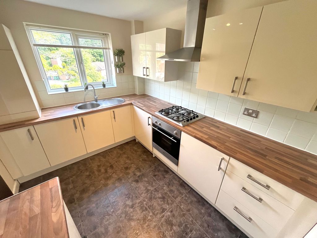 Property photo 1 of 11 Kitchen