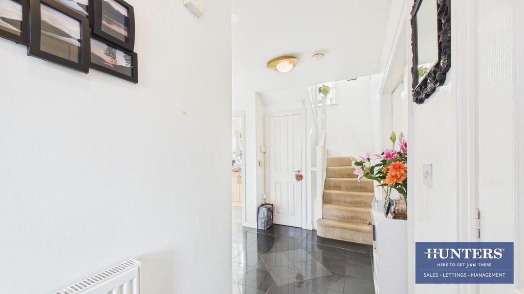 Property photo 2 of 19 Hallway