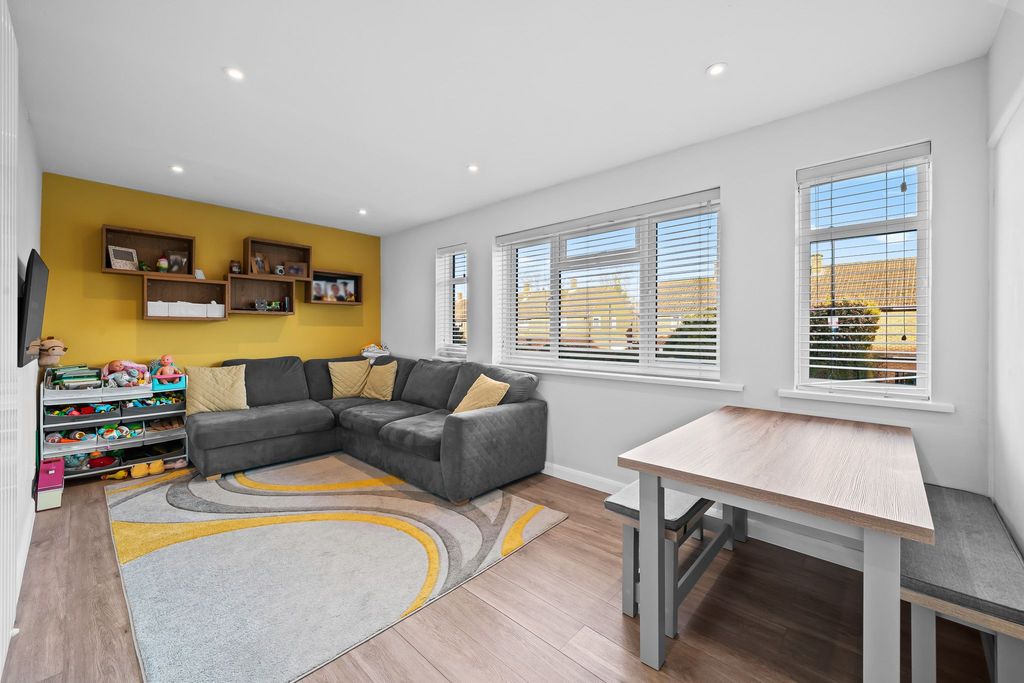 Property photo 3 of 20